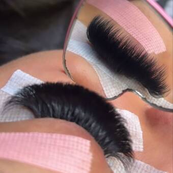 Avataren til LASHED BY