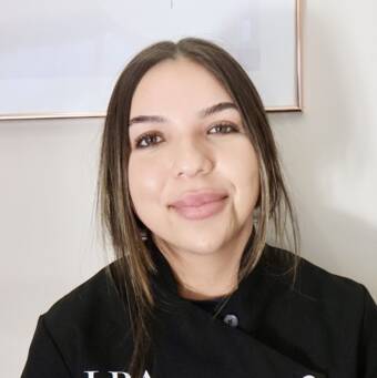 Аватарът на April