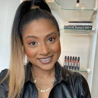 次のアバター： Sara