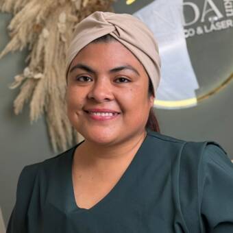 الصورة الرمزية لـ Evelyn