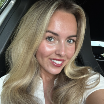 次のアバター： Ellie