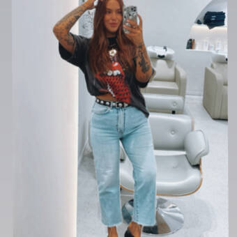 次のアバター： Taylor