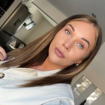 次のアバター： Charlotte