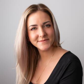 الصورة الرمزية لـ Alishia