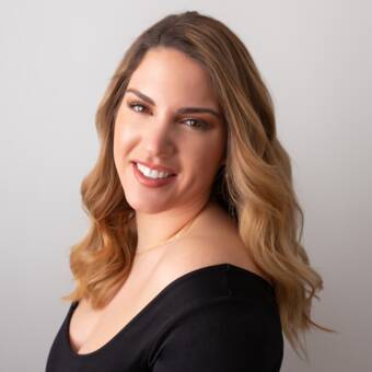 الصورة الرمزية لـ Angelina