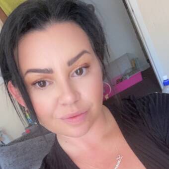 The avatar of Lauren