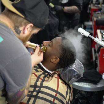 次のアバター： James