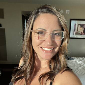 次のアバター： Bernadette