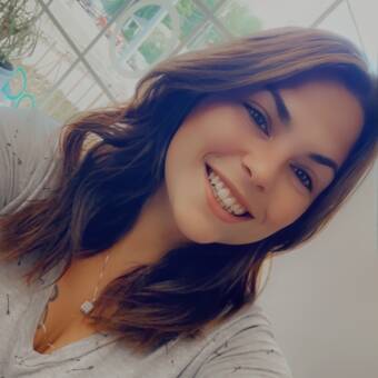 次のアバター： Sarah