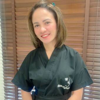 次のアバター： Rebecca