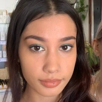 次のアバター： Ella 