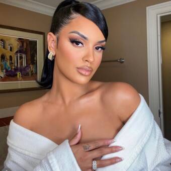 The avatar of Amanda