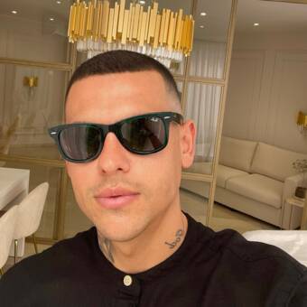 次のアバター： Μπάμπης