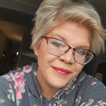 The avatar of Nicole