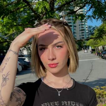 Henkilön Yvonne avatar