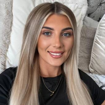 The avatar of Lauren 