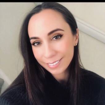 次のアバター： Olivia