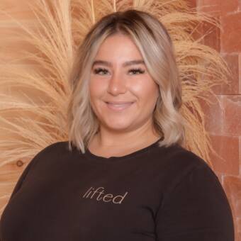 次のアバター： Stephanie