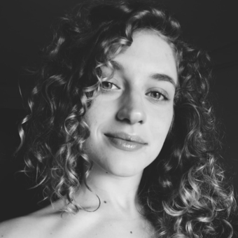 الصورة الرمزية لـ Danai