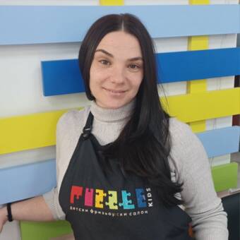 次のアバター： Боряна Асенова