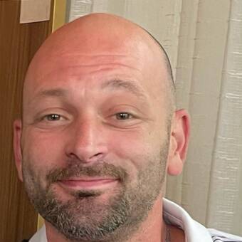 次のアバター： Eric