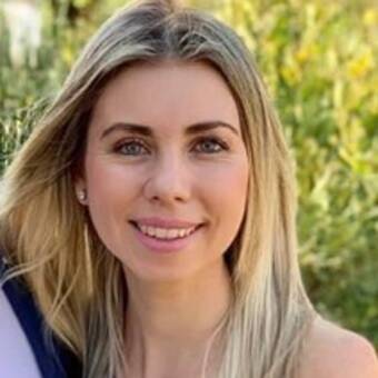 الصورة الرمزية لـ Laura