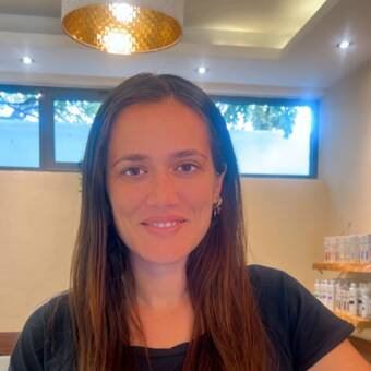 次のアバター： Lucia