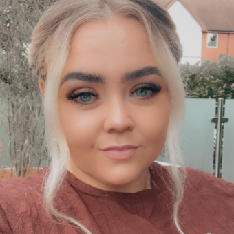 次のアバター： Leah K