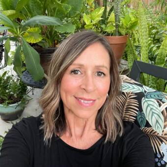 次のアバター： Christy