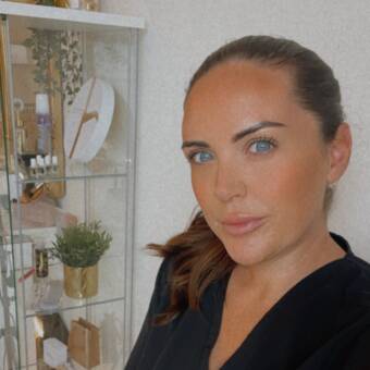 The avatar of Lauren