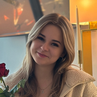 الصورة الرمزية لـ Karolina