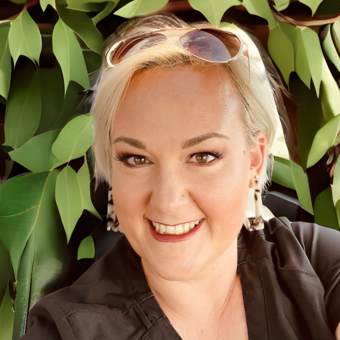 次のアバター： Beth