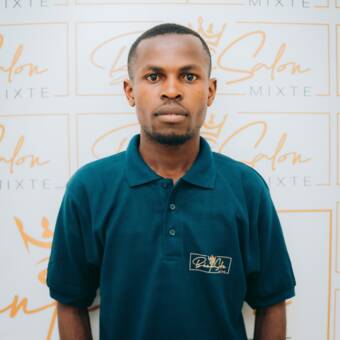 次のアバター： Moise