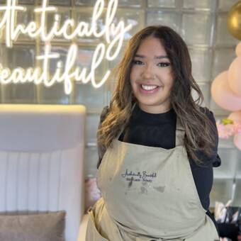 The avatar of Lauren