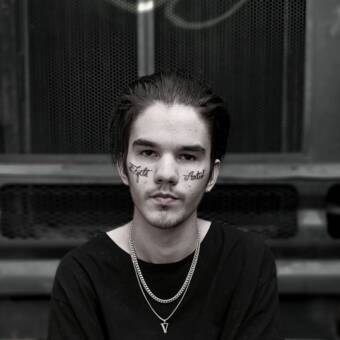 The avatar of Dillon