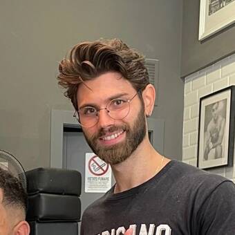 次のアバター： Mattia