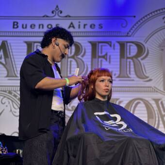 次のアバター： Ariel Torrico Fundador