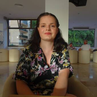 次のアバター： Eline