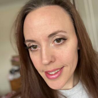 次のアバター： Charlotte