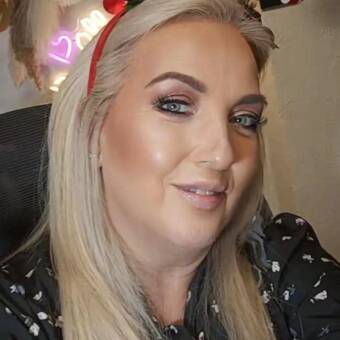 The avatar of Amanda