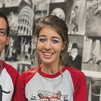 次のアバター： Laura