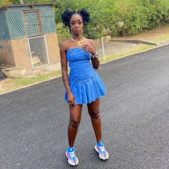 次のアバター： Shakiera