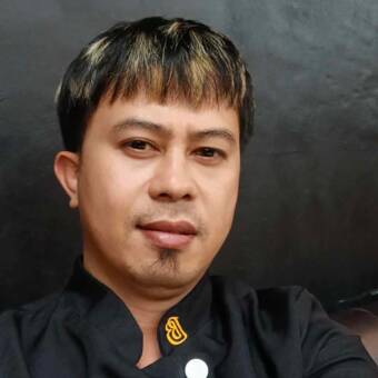 The avatar of Ronnie