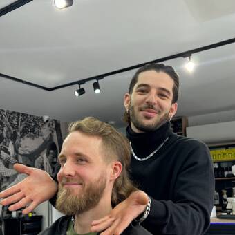 次のアバター： Josh