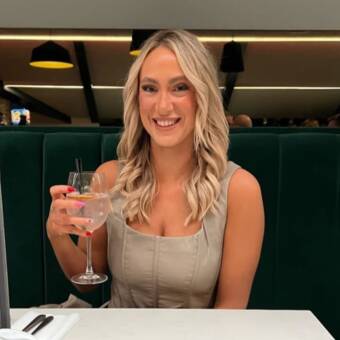 The avatar of Rebecca