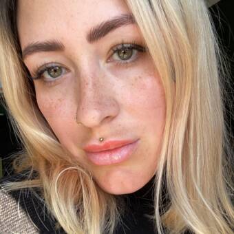 The avatar of Lauren