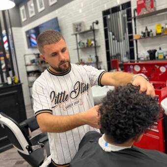 次のアバター： Klajdi