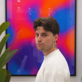 次のアバター： Victor