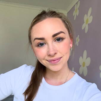 次のアバター： Alison