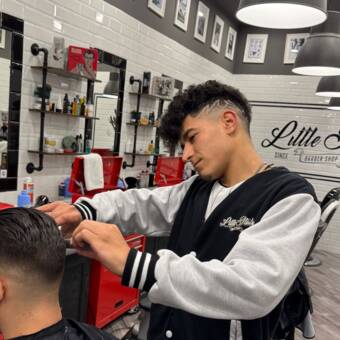 次のアバター： Rayen